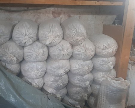 Пореден удар на полицията: Откриха близо 2,5 тона нелегален тютюн в Катуница, има задържан