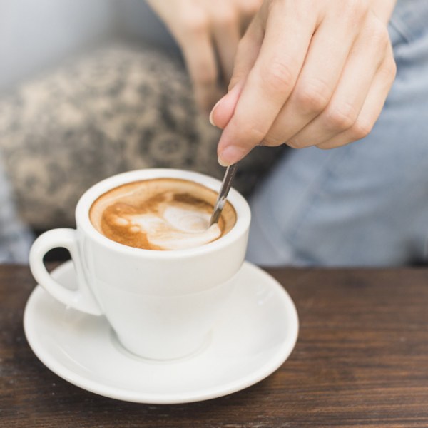 Специалисти: Сутрешната чаша кафе крие опасности за здравето