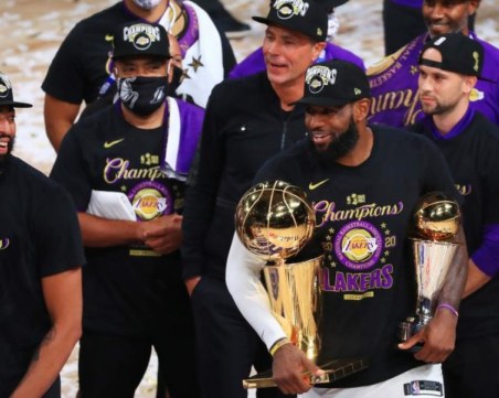 Лейкърс взе 17-та и се изравни с Бостън Селтикс на върха в НБА