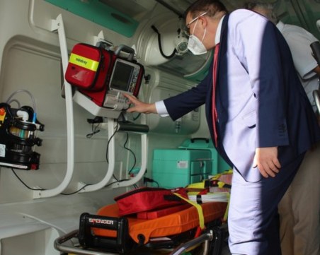 Общо 28 оборудвани линейки получиха центрове за спешна помощ в страната