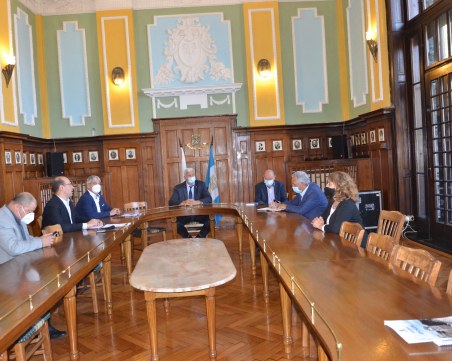 След среща със Зико: Синдикати искат 20% ръст на заплатите в общината