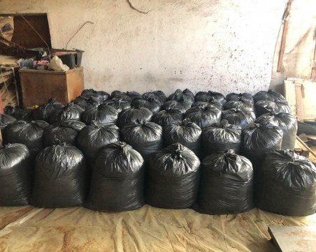 Спецакция в Пловдивско! Конфискуваха 3 тона тютюн, има арестувани