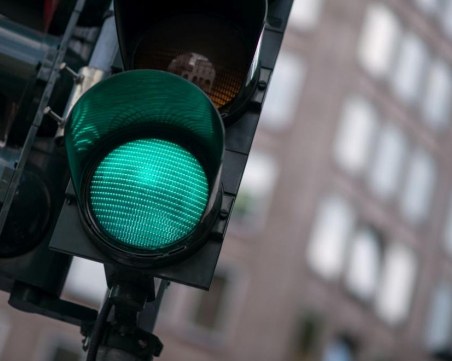 Хаос на кръстовището на Мебелна къща в Тракия