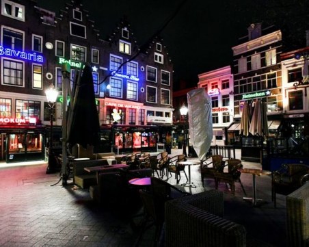 Нидерландия затвори барове и ресторанти след рекорден брой заразени с COVID-19