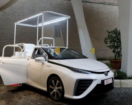 Папата има нов автомобил