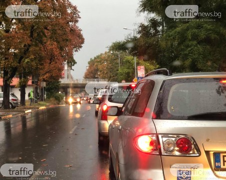 Традиция: Обилният дъжд затрудни движението в Пловдив