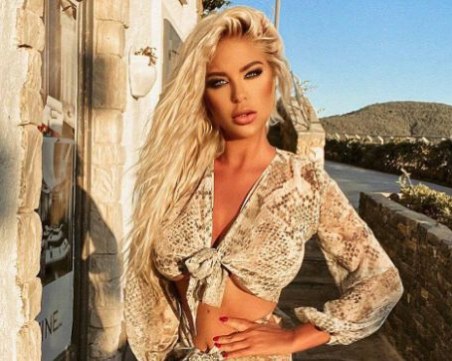 Андреа в нова издънка с фотошопа