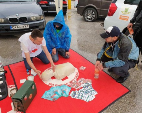 Демонстрации по оказване напърва помощ организират младежите от БЧК в центъра на Пловдив