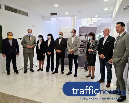 Посланик Айххорн откри изложба за обединението на източна и западна Германия