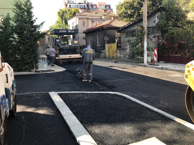 До дни е готов новият паркинг на ул.