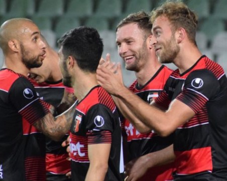 Локо ще затвръждава първото място срещу Арда