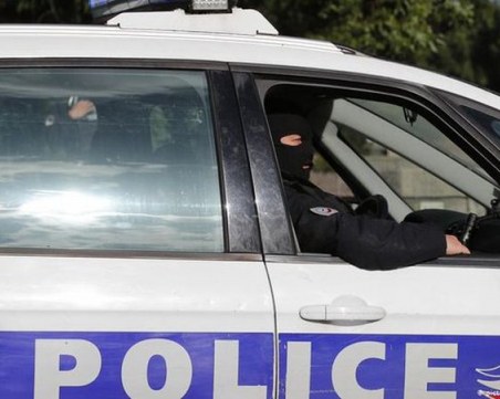 Нападение с нож в Париж, мъжът крещял 