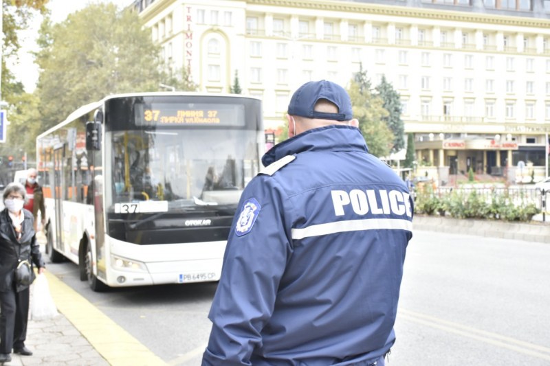 Заради липса на маски: 40 души глобени в автобуси в Пловдив