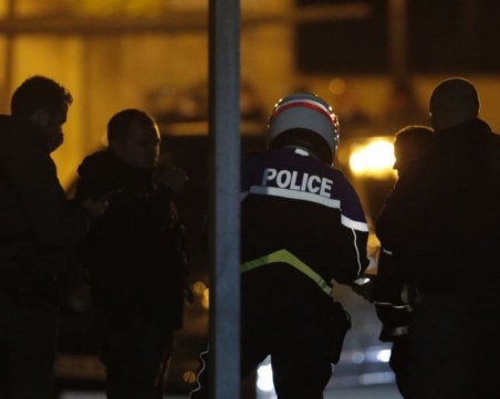 Задържаха четирима за убийство на учител във Франция