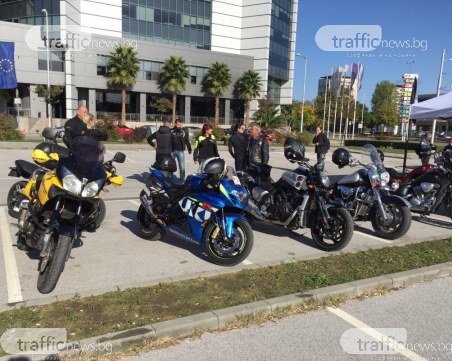 Жени с мотори подкрепиха кампанията за борба с рака на гърдата