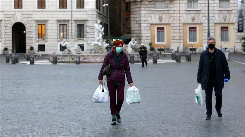 Пак антирекорд в Италия, заразените са почти 11 000