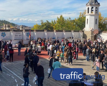 Арменци и българи помагат на пострадалите в Нагорни Карабах, заедно се помолиха в храма в Пловдив