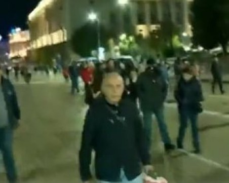 Ден 102: Протестиращи тръгнаха на шествие към Орлов мост