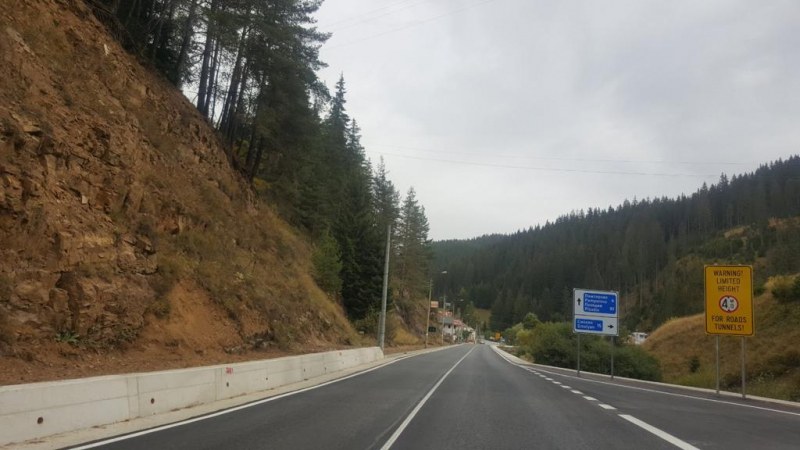 Ремонтират 27 км. от натоварен път в Родопите