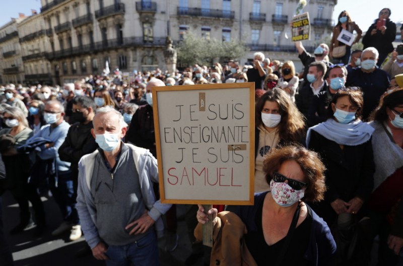 Вълна от протести във Франция след екзекуцията на учител