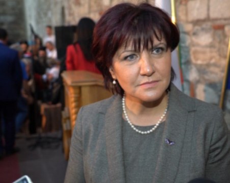 Караянчева: Президентът отдавна вече не е обединител