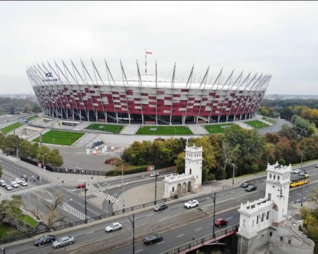 Националният стадион във Варшава става полева болница