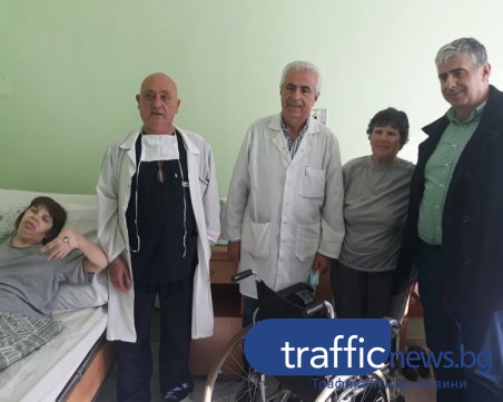 Смениха коленната става на 49-годишна жена с хинч протеза