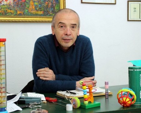 Доц. Мангъров: Маските нe се справят с въздушно-капкова инфекция