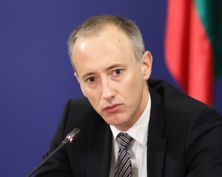 Министърът на образованието: Забраняваме екскурзии и присъствени родителски срещи и съвети в червените области