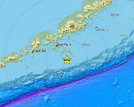 Moщно земетресение удари Аляска, предупреждават за цунами