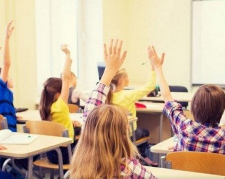 Увеличават есенната ваканция на учениците