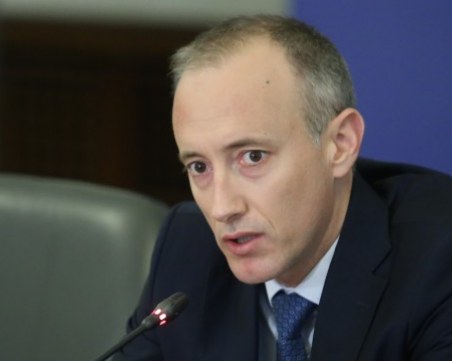 Вълчев: Няма да затваряме училищата, заразените ученици са под 6% от общия брой