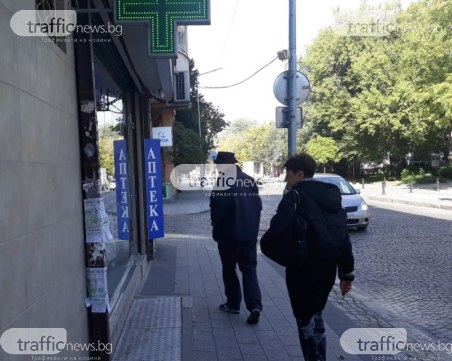 Пловдивчани се втурнаха отново да се запасяват с маски