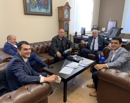 Зико с мерки за бизнеса в Пловдив, иска да отпаднат таксите за маси на открито