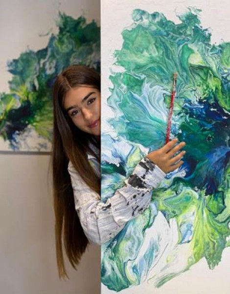 Пловдивчанката Елия от 4Magic представя първата си изложба с картини
