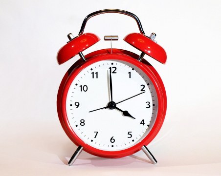 Да не забравим! Местим стрелките през нощта с един час назад - за последно?