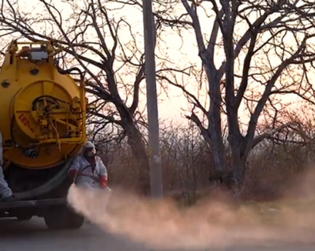 Дезинфекцират два квартала в Казанлък, въвеждат нови мерки в Ловеч и Троян