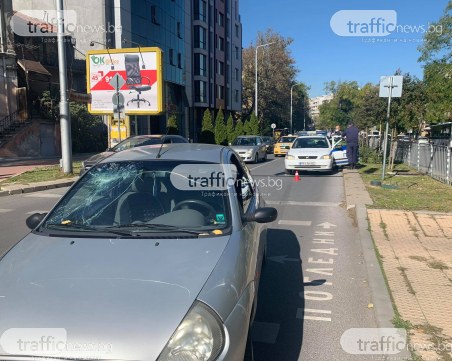 Кола блъсна пешеходка в центъра на Пловдив