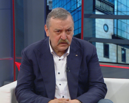 Проф. Кантарджиев: От неглижиране минахме към паника, вирусът не е някакво страшно заболяване