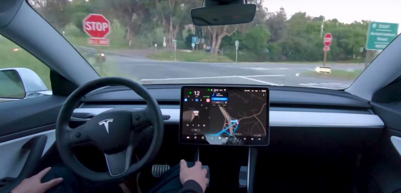 Tesla пусна бета версията на първия цялостен автопилот