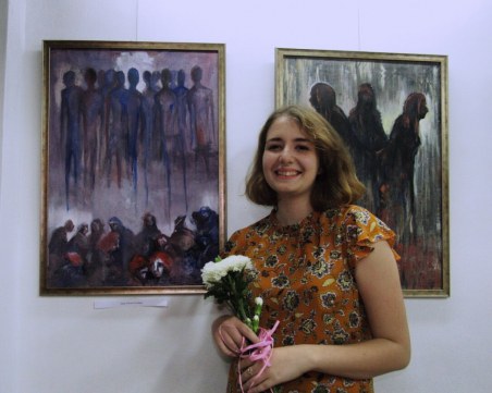 Различните млади: Моника Кънева ще покорява ценителите на изкуството в Англия