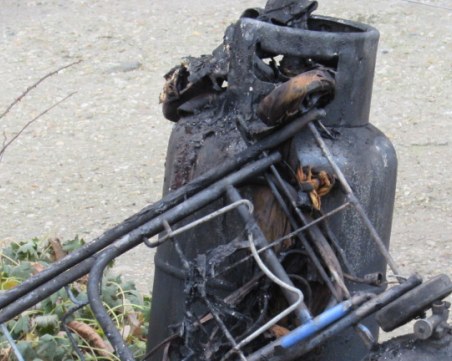 Взрив на газова бутилка в Пловдивско, вкара мъж в болница