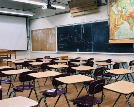 Починаха две любими учителки, заразени с COVID-19 - преподавали в Шумен и Разград