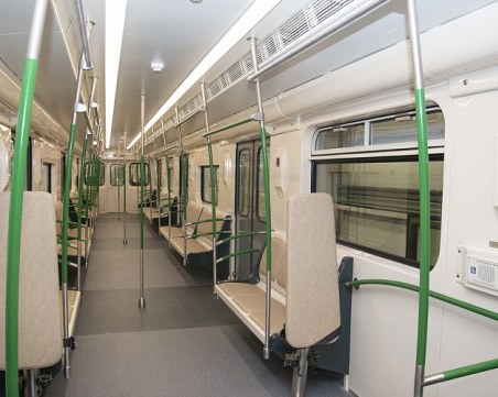 Полицай удари ученик заради липса на предпазна маска в метрото