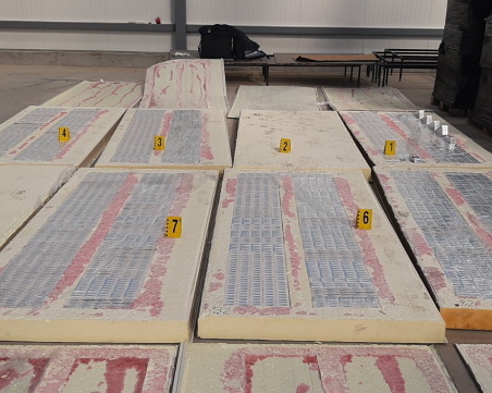 Откриха 100 000 къса нелегални цигари в куриерска пратка с термопанели в Пловдив