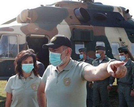 Съпругата на арменския премиер сформира женски отряд и заминава за Нагорни Карабах