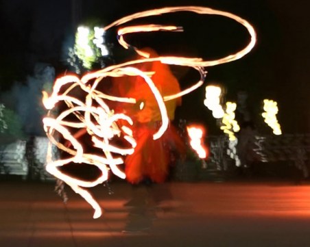 Мистично шоу запламтя в центъра на Пловдив