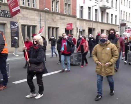 Продължават протестите заради ограничителните мерки в Берлин, протест и в Прага
