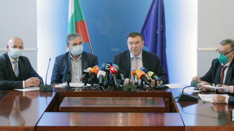 Без здравния министър, Кунчев и Мутафчийски на утрешния брифинг на Щаба