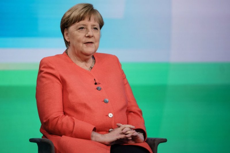 Меркел предлага затваряне на всички заведения, фитнеси, кина и театри
